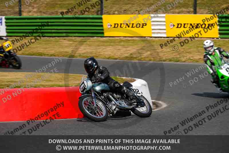 Vintage motorcycle club;eventdigitalimages;mallory park;mallory park trackday photographs;no limits trackdays;peter wileman photography;trackday digital images;trackday photos;vmcc festival 1000 bikes photographs